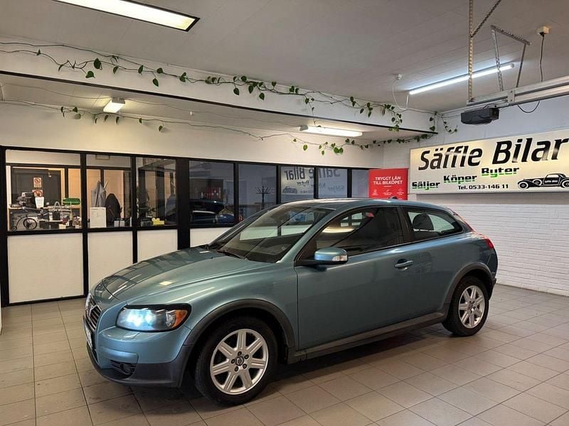 Blå Begagnad 2006 Volvo C30 Momentum Halvkombi | 49 900 kr (Marknadspris) - Bild 1/4
