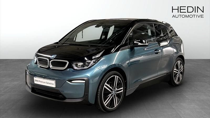 Blå (green) Begagnad 2022 BMW i3 Halvkombi | 229 900 kr (Marknadspris) - Bild 1/4