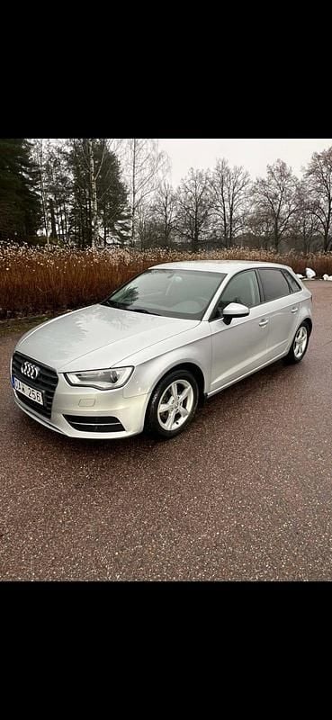 Begagnad 2014 Audi A3 Sportback Halvkombi | 79 900 kr (Marknadspris) - Bild 1/4