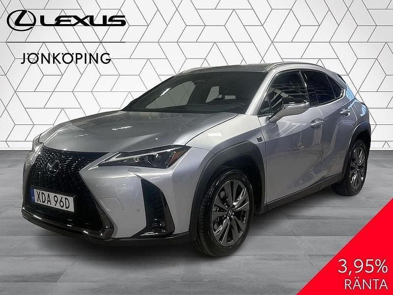 Begagnad Lexus UX 300h Sport Design Packet 201 HK (147 kW) 2024 Silver SUV