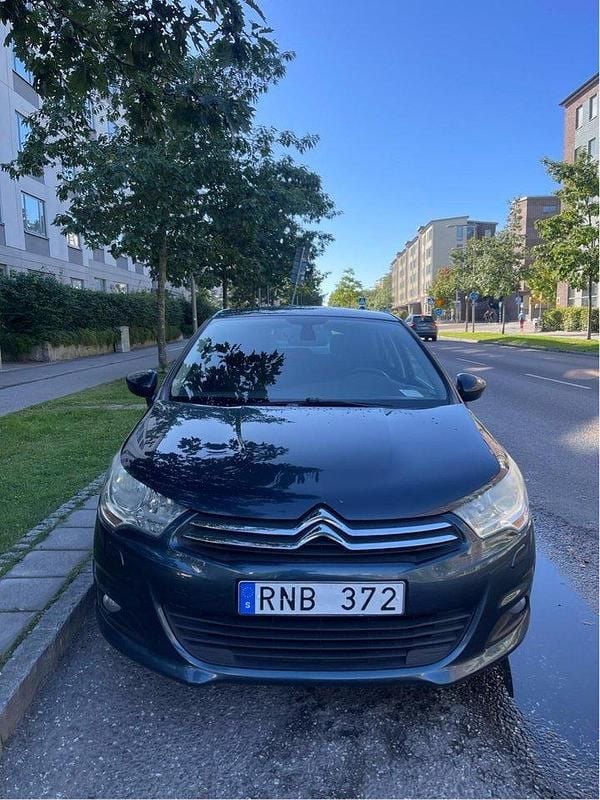 Blå Begagnad 2013 Citroën C4 Halvkombi | 48 000 kr (Superpris) - Bild 1/4
