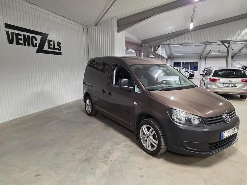 Begagnad VW Caddy 102 HK (75 kW) 2012 Brun metallic Minibuss