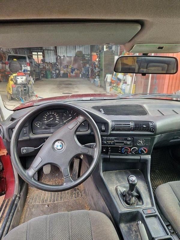 Begagnad 1992 BMW 518 Sedan | 45 000 kr - Bild 1/4