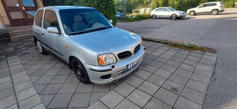 Begagnad Nissan Micra 82 HK (60 kW) 2002 Silver Halvkombi
