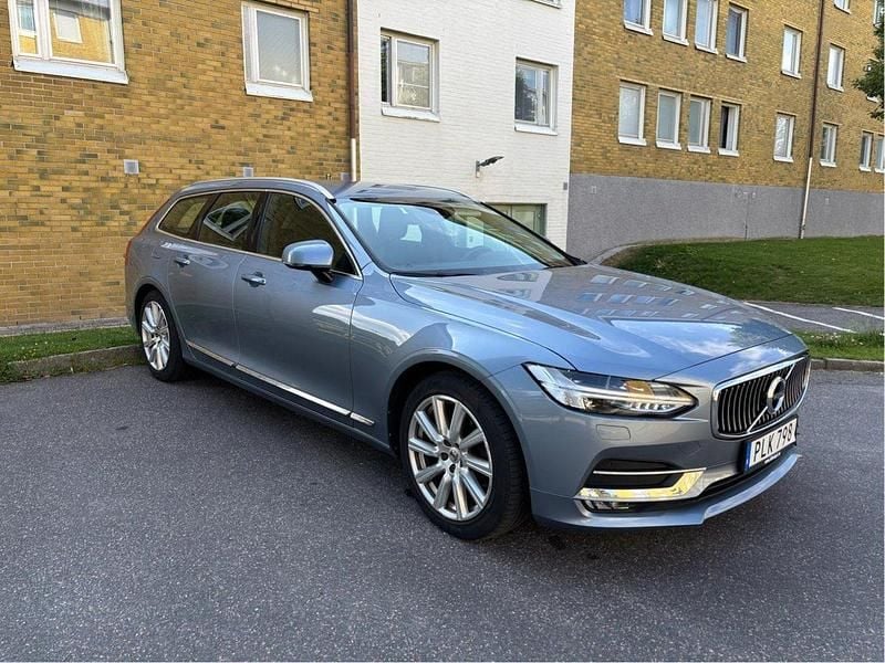 Blå Begagnad 2018 Volvo V90 Inscription Kombi | 290 000 kr (Marknadspris) - Bild 1/4