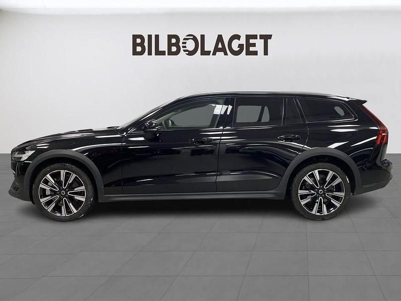 Begagnad Volvo V60 CC Plus 253 HK (186 kW) 2024 Svart Kombi