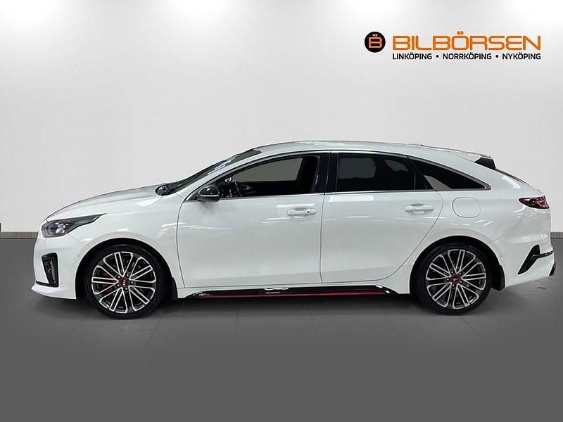 Begagnad Kia Ceed GT 204 HK (150 kW) 2019 Vit Halvkombi