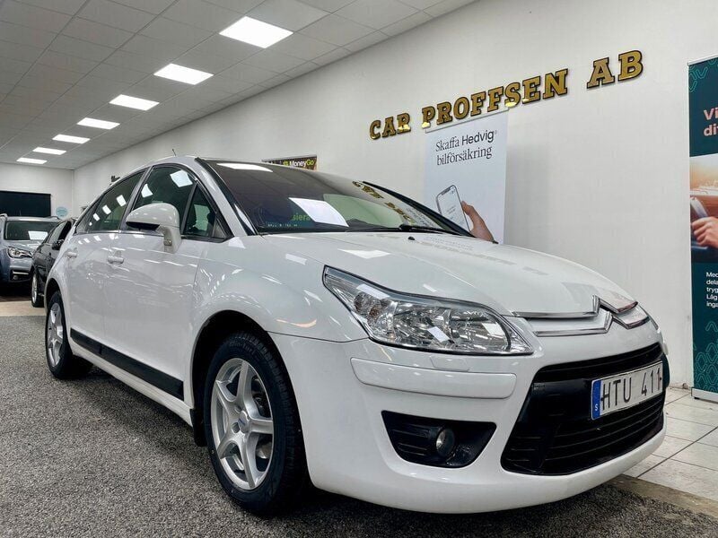Vit Begagnad 2009 Citroën C4 Halvkombi | 47 900 kr (Dyr) - Bild 1/4
