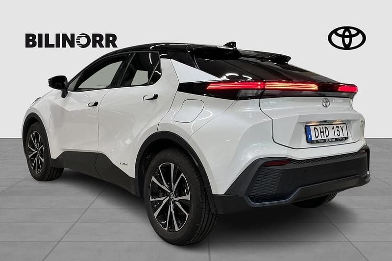 Begagnad Toyota C-HR Style 200 HK (147 kW) 2023 Vit SUV