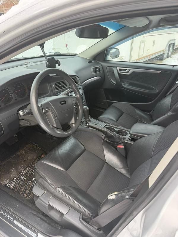 Begagnad Volvo V70 170 HK (125 kW) 2002 Grå metallic Kombi