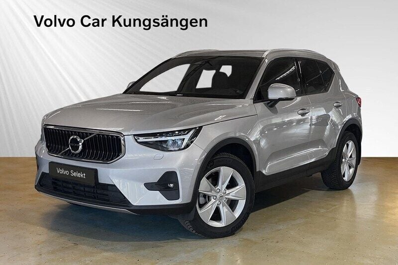 Silver Begagnad 2023 Volvo XC40 Core SUV | 334 900 kr (Marknadspris) - Bild 1/3