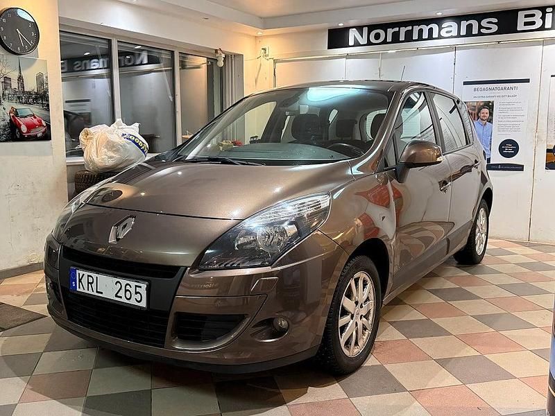 Brun Begagnad 2010 Renault Scénic III Minibuss | 37 000 kr (Marknadspris) - Bild 1/4
