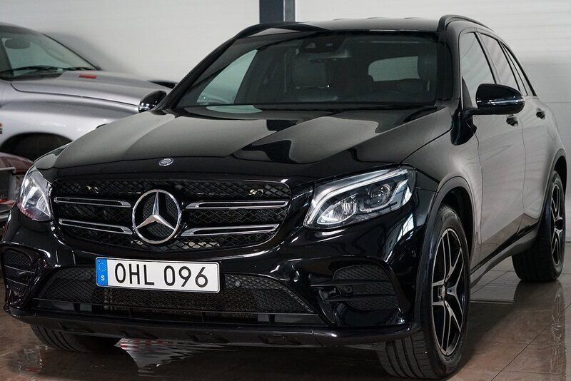 Svart Begagnad 2016 Mercedes GLC250 AMG SUV | 249 500 kr (Superpris) - Bild 1/4