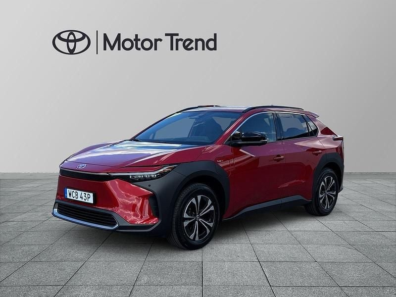 Röd Begagnad 2025 Toyota bZ4X Executive SUV | 499 000 kr (Lite dyr) - Bild 1/4