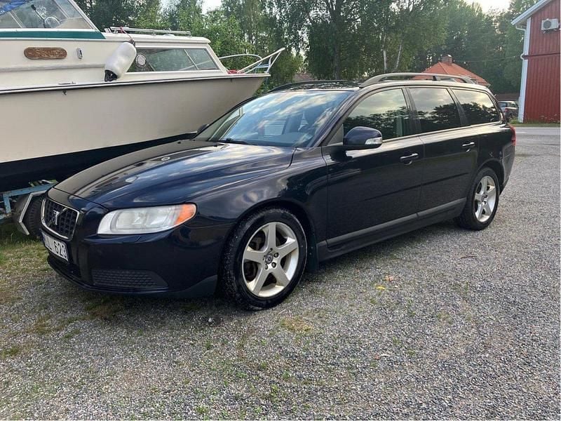 Blå Begagnad 2009 Volvo V70 Kinetic Kombi | 35 000 kr (Superpris) - Bild 1/4