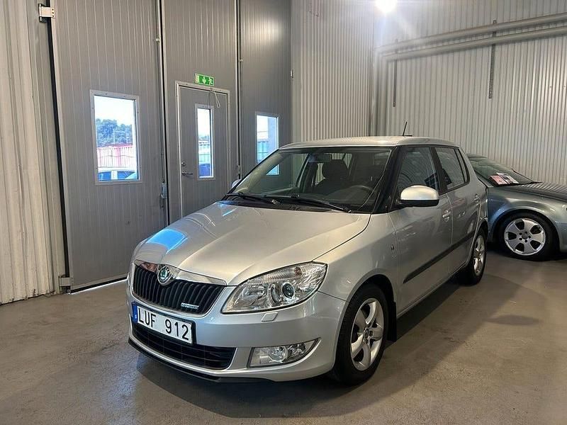 Begagnad Skoda Fabia GreenLine 75 HK (55 kW) 2012 Silver Halvkombi