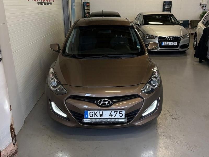 Begagnad Hyundai i30 Sport 110 HK (80 kW) 2012 Ljusbrun Halvkombi