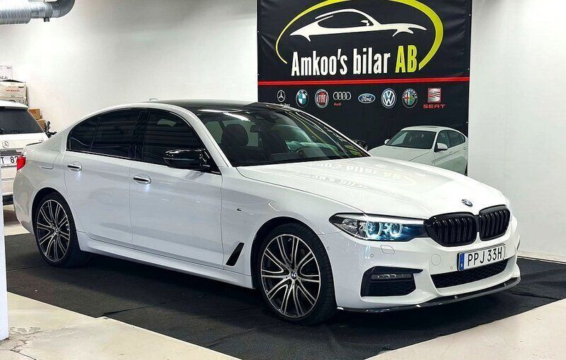 Vit Begagnad 2019 BMW 520 M Sport Sedan | 309 900 kr (Marknadspris) - Bild 1/4