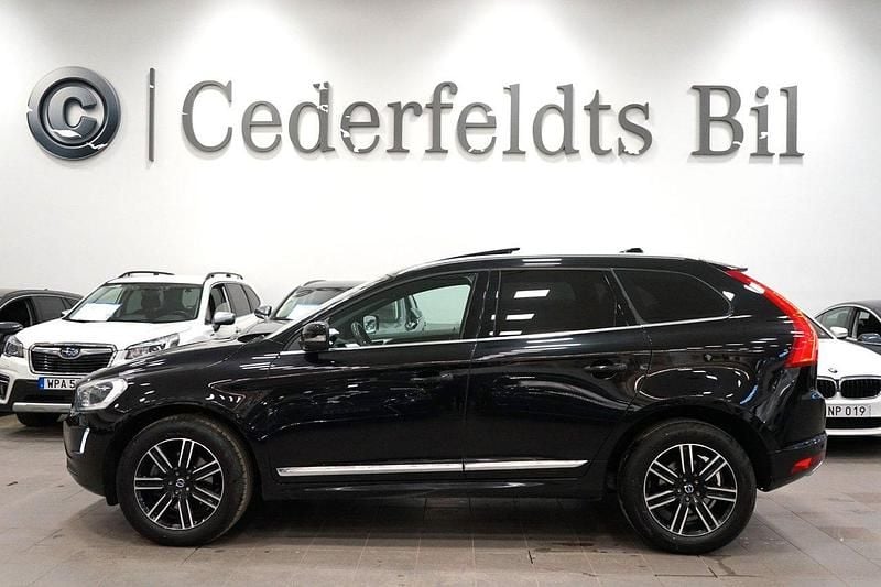 Mörkblå Begagnad 2017 Volvo XC60 Standard SUV | 229 900 kr (Marknadspris) - Bild 1/4