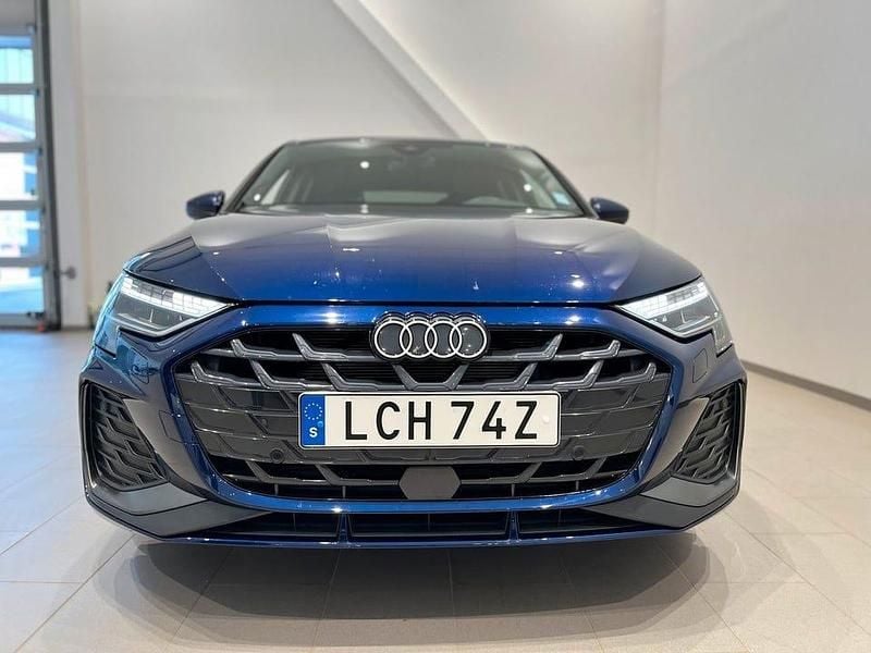 Begagnad Audi A3 S-Line 150 HK (110 kW) 2025 Blå