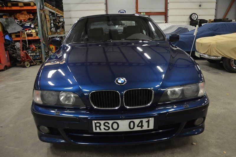 Begagnad BMW 528 M Sport 193 HK (141 kW) 2000 Mörkblå Sedan