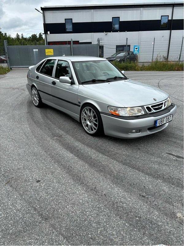 Grå Begagnad 2003 Saab 9-3 Halvkombi | 78 000 kr - Bild 1/4