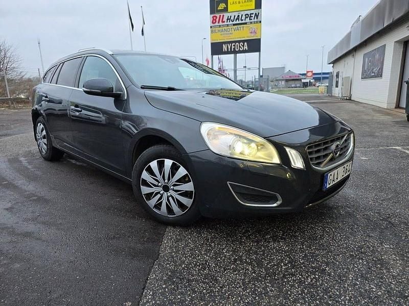 Grå Begagnad 2012 Volvo V60 Summum Kombi | 109 000 kr - Bild 1/4