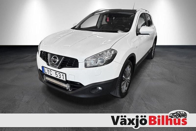 Vit Begagnad 2011 Nissan Qashqai SUV | 89 900 kr (Marknadspris) - Bild 1/4