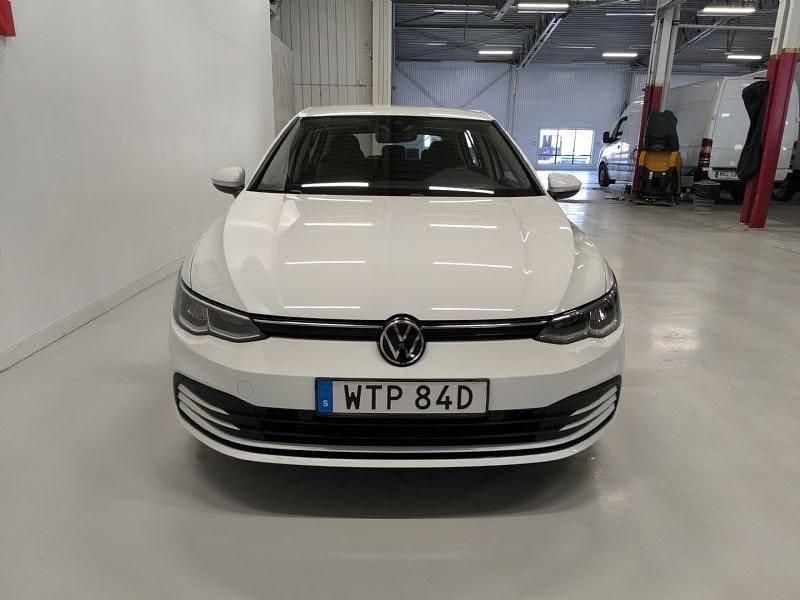 Begagnad VW Golf VIII 111 HK (81 kW) 2022 Vit Halvkombi