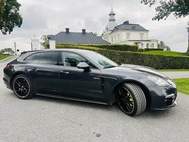 Grå Begagnad 2019 Porsche Panamera 4 Sport Turismo Sedan | 650 000 kr (Superpris) - Bild 1/4