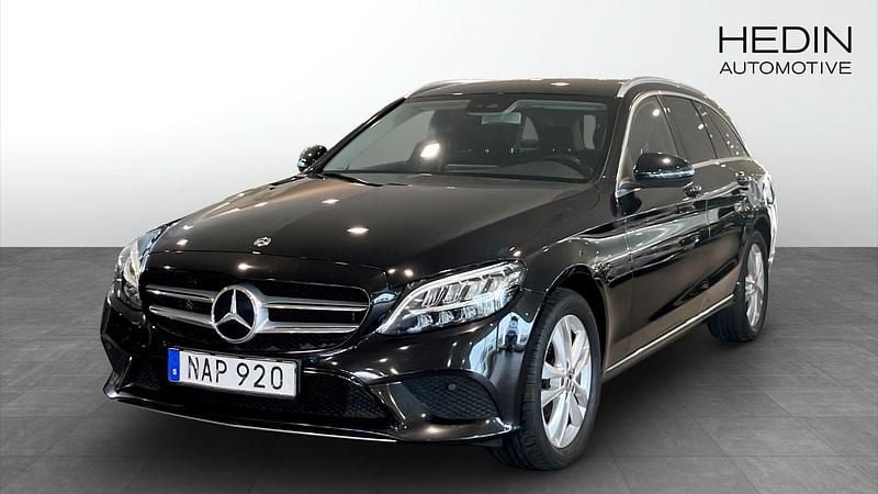 Svart (black) Begagnad 2018 Mercedes C220 Avantgarde Kombi | 259 900 kr (Marknadspris) - Bild 1/4