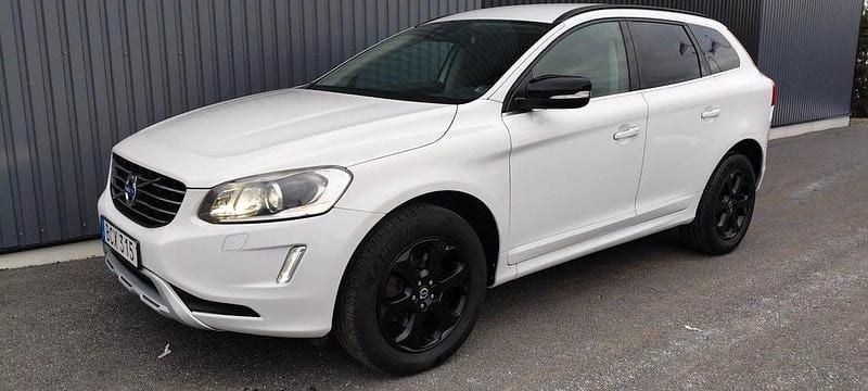 Begagnad Volvo XC60 Momentum 181 HK (133 kW) 2014 Vit SUV