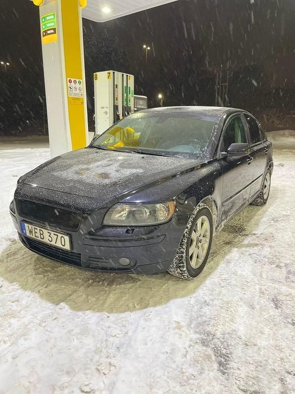 Begagnad 2005 Volvo S40 Sedan | 25 000 kr (Marknadspris) - Bild 1/4