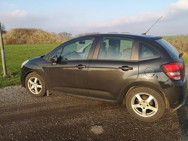 Svart Begagnad 2010 Citroën C3 Halvkombi | 31 900 kr (Marknadspris) - Bild 1/2
