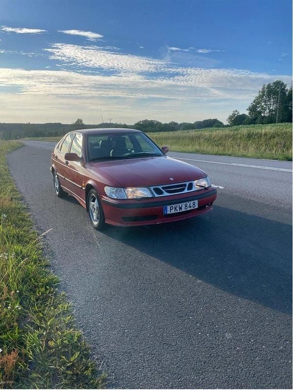 Röd Begagnad 2000 Saab 9-3 Aero Sedan | 20 000 kr (Marknadspris) - Bild 1/4