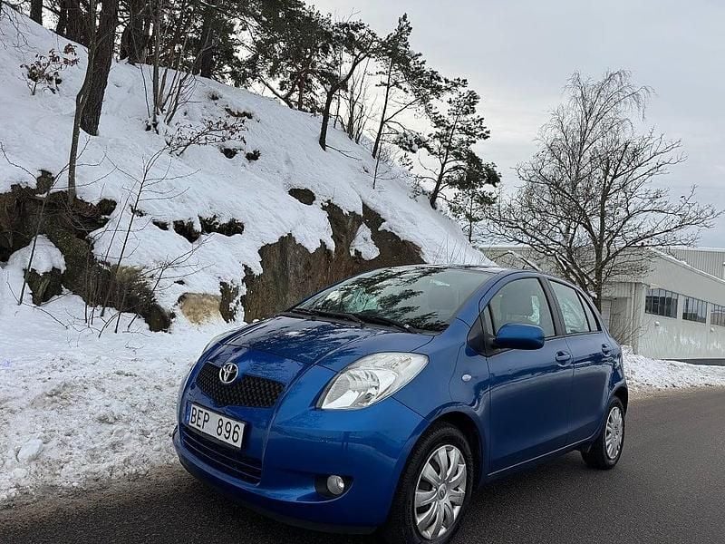 Blå Begagnad 2008 Toyota Yaris Halvkombi | 41 500 kr (Bra pris) - Bild 1/4