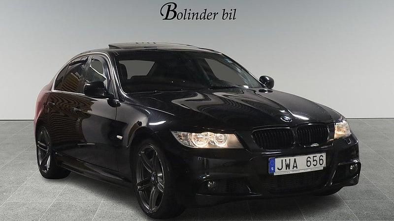 Svart Begagnad 2009 BMW 335 Comfort Edition Sedan | 128 900 kr (Superpris) - Bild 1/4