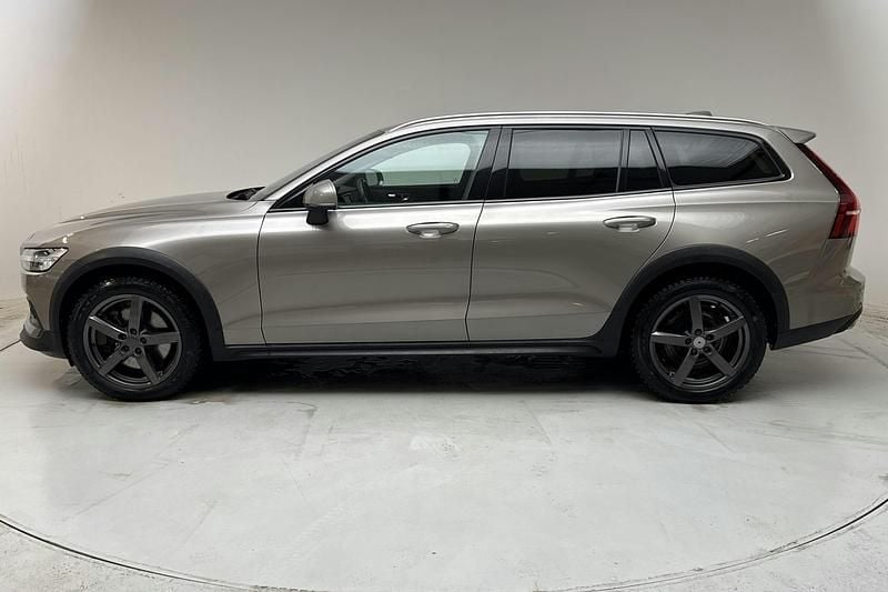 Begagnad Volvo V60 CC 197 HK (144 kW) 2022 Grå Kombi