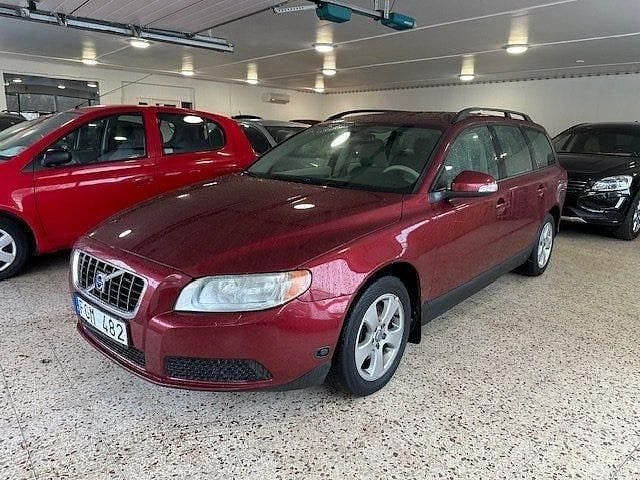 Begagnad Volvo V70 Kinetic 146 HK (107 kW) 2008 Röd Kombi