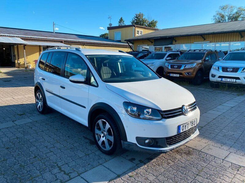 Begagnad VW Touran Cross 141 HK (103 kW) 2011 Vit Minibuss
