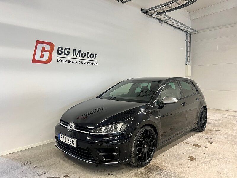 Svart Begagnad 2014 VW Golf VII R Halvkombi | 239 600 kr (Lite dyr) - Bild 1/4
