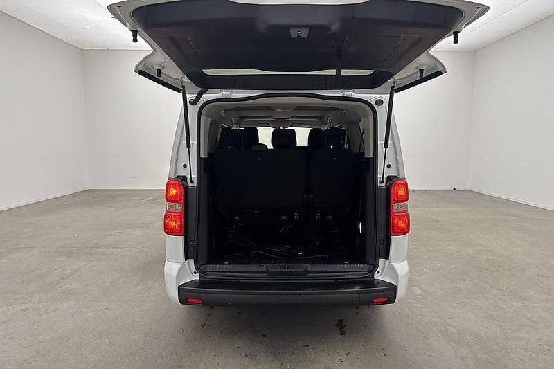 Vit Begagnad 2024 Toyota Proace Verso Kombi | 399 900 kr (Marknadspris) - Bild 1/2