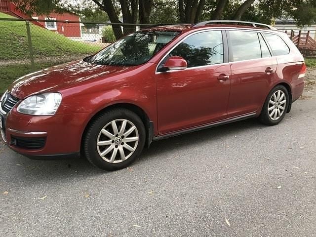 Röd Begagnad 2009 VW Golf Kombi | 29 000 kr (Bra pris) - Bild 1/1