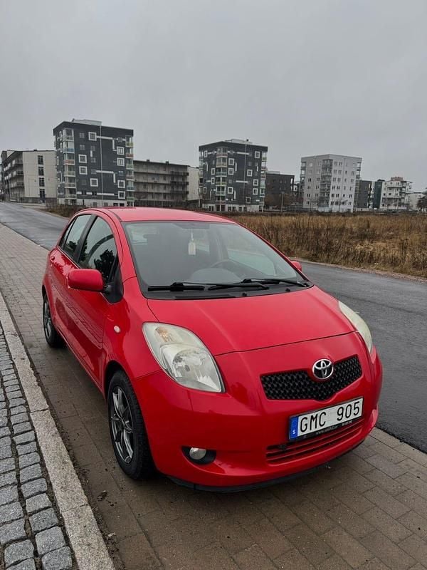 Begagnad 2008 Toyota Yaris Halvkombi | 32 000 kr (Marknadspris) - Bild 1/4