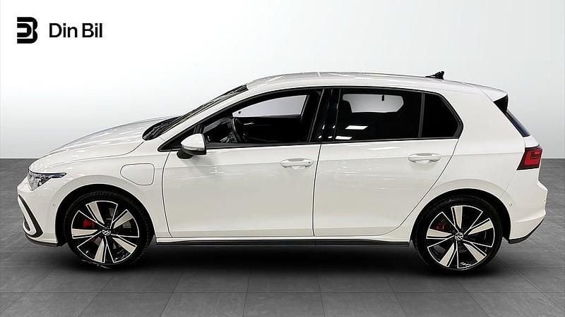 Begagnad VW Golf VIII GTE 150 HK (110 kW) 2021 Vit Halvkombi