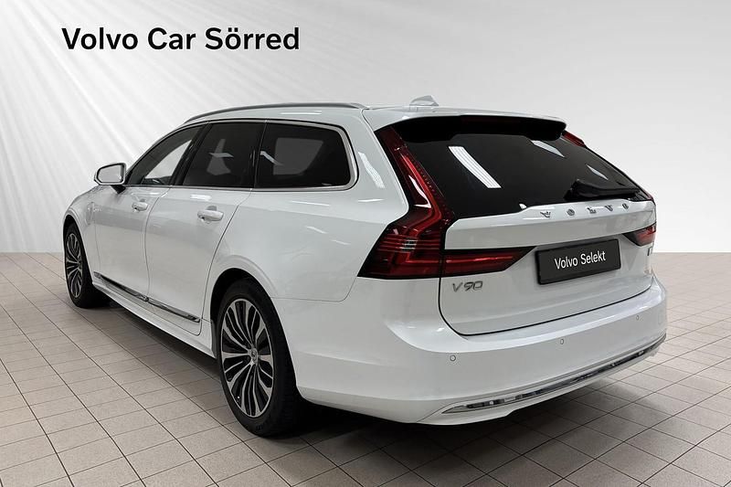 Begagnad Volvo V90 Core 350 HK (257 kW) 2022 Vit Kombi
