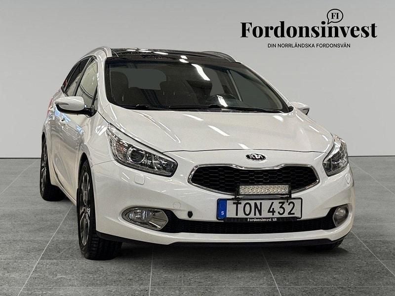 Vit Begagnad 2015 Kia Ceed Sportswagon Comfort Kombi | 87 500 kr (Lite dyr) - Bild 1/4