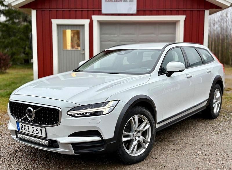 Vit Begagnad 2018 Volvo V90 CC Kinetic Kombi | 269 900 kr (Marknadspris) - Bild 1/4