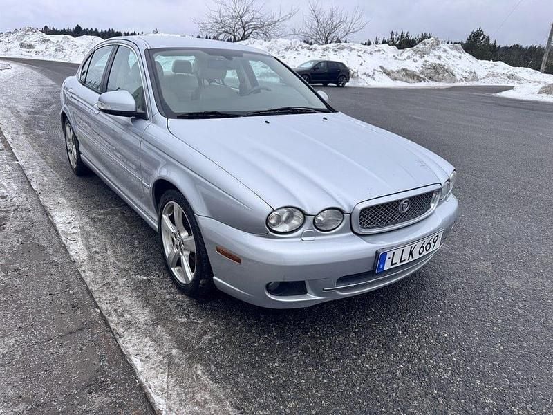 Begagnad Jaguar X-type 146 HK (107 kW) 2008 Grå Sedan