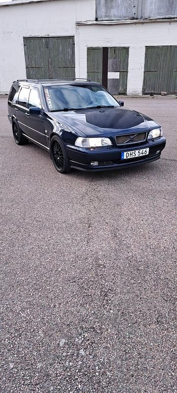 Begagnad 1997 Volvo V70 Kombi | 25 000 kr (Lite dyr) - Bild 1/4